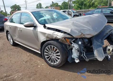 2016 Volkswagen Passat 1.8T Se z USA, uszkodzony, nr VIN 1VWBT7A30GC012432